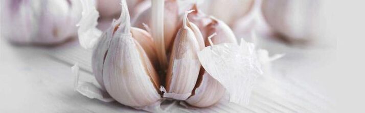 Garlic for the treatment of nail mushrooms