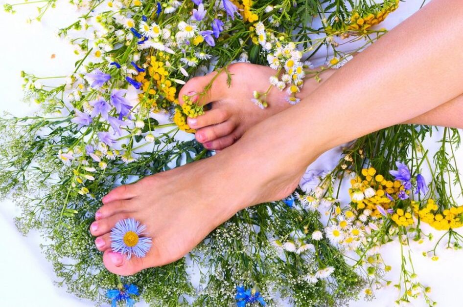 Feet treated from fungus with folk remedies